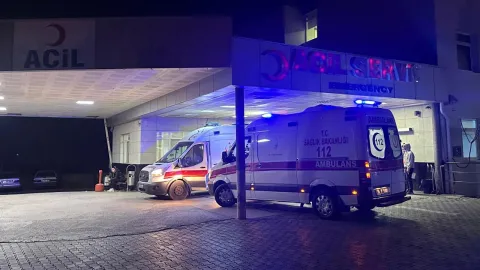 İzmirde 80 işçi gıda zehirlenmesi nedeniyle hastanelere başvurdu