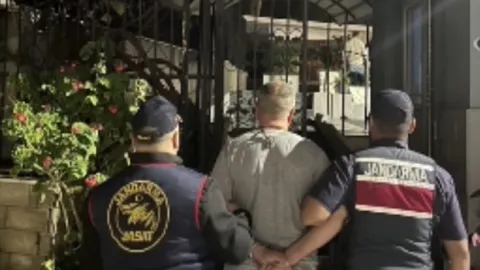 İzmir'de katil zanlısı gizli bölmede yakalandı
