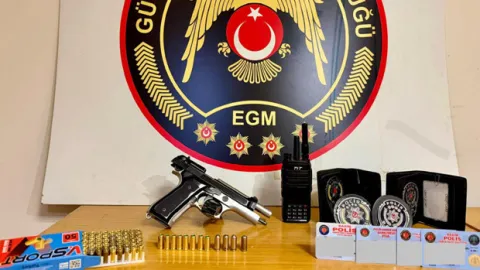 İzmir'de sosyal medyada 'silah teşhiri' yapan şüpheli gözaltına alındı
