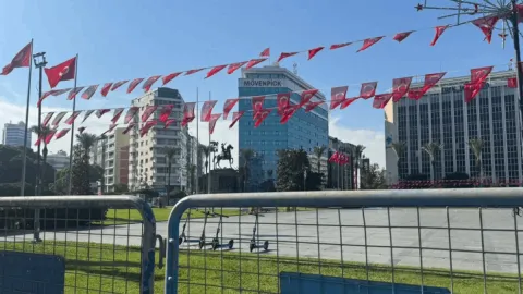 İzmir'e Cemil Tugay ablukası: Meydan bariyerlerle çevrildi