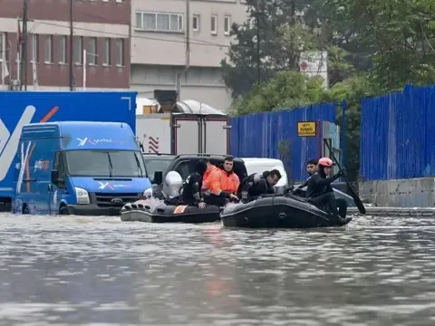 İstanbul ve Kocaeli'ndeki yağışlarda üç kişi öldü, kayıp sayısı altı - fotoğraf 2