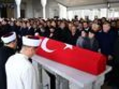 SON DAKİKA... Üsküdar Belediye Başkan Vekiline veda! Erdoğan cenaze törenine katıldı - fotoğraf 4
