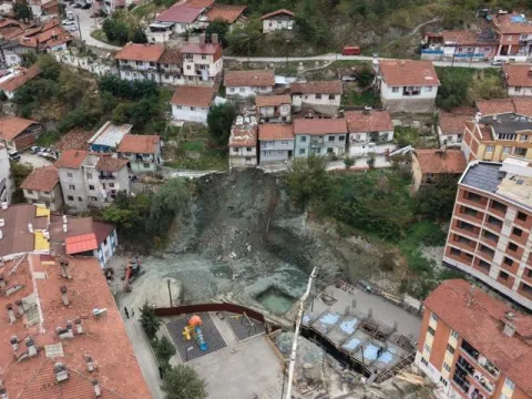 Tokat'ta yol çöktü, 2 katlı ev tahliye edildi - fotoğraf 2