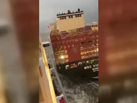Almanya'da korkutan gemi kazası - fotoğraf 2
