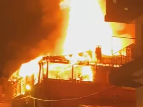 Kağıthane'de 3 katlı binada yangın çıktı - fotoğraf 1