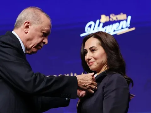 Lüks araç sahibine bile sosyal yardım - fotoğraf 1