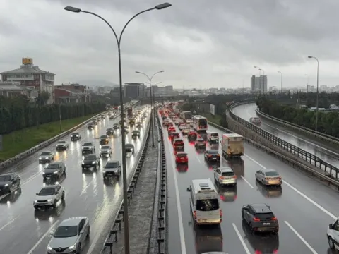 İstanbul'da pazartesi sabahı trafik kabusu: Yoğunluk yüzde 69'a ulaştı - fotoğraf 5