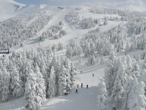 ULUDAĞ’DA YENİ DÖNEM! DÖRT MEVSİM TURİZM İÇİN PLANLAR YÜRÜRLÜKTE - fotoğraf 1