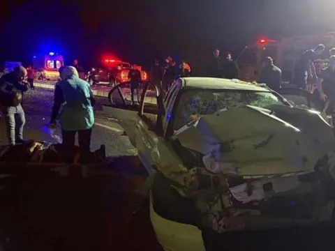 Kazaya müdahale sırasında ikinci kaza! Alkollü sürücü dehşet saçtı: 1'i ağır 12 yaralı - fotoğraf 1