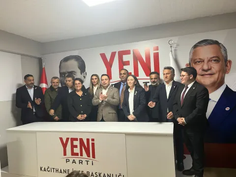 Kağıthane Belediyesi'nde 11 meclis üyesi CHP'den istifa ederek Yeni Parti'ye katıldı - fotoğraf 1