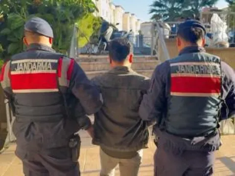 Diyarbakır’da şimşekler kameraya yansıdı: Bir eve isabet etti - fotoğraf 2
