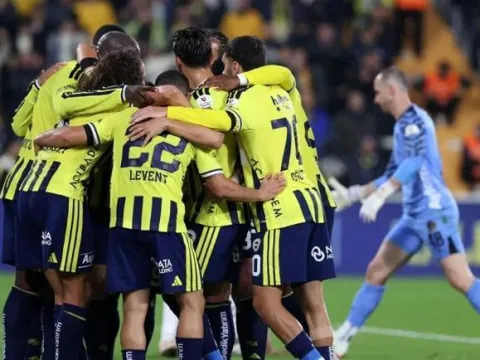 FENERBAHÇE - SLAVIA PRAG MAÇI CANLI İZLE | Fenerbahçe Slavia Prag maçı kadrosu: FB maçı şifreli mi, şifresiz mi, nereden izlenir? - fotoğraf 2