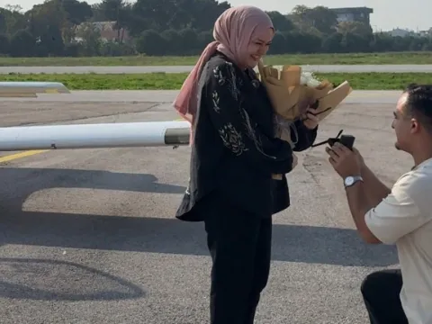 Gökyüzünde film gibi teklif: Ayrı uçaklara bindiler, telsizden 'evet' dedi - fotoğraf 3