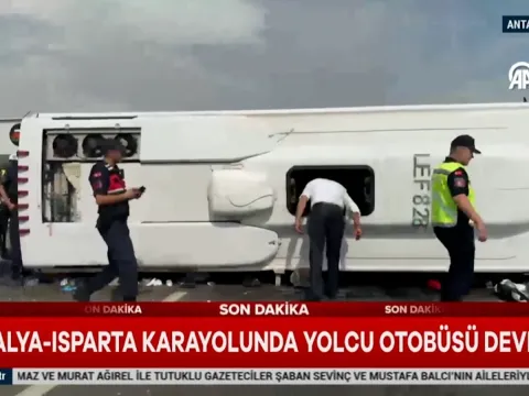 Son dakika... Antalya-Isparta karayolunda otobüs devrildi: Yaralılar var - fotoğraf 3