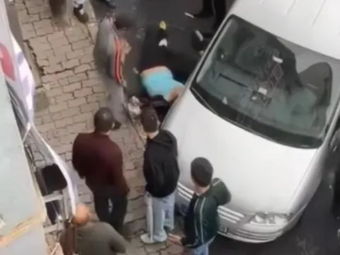 "İmdat polis yok mu" diye feryat etmişti: Tabeladan düşen kadın hastanelik oldu - fotoğraf 4