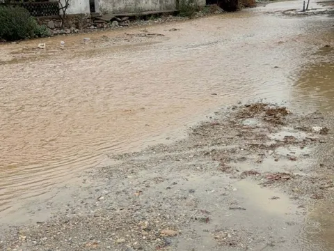 Datça'da sağanak sonrası deniz kahverengiye döndü - fotoğraf 1