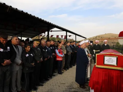 Gaziantep'e şehit ateşi düştü: Bebek bekleyen Uzman Çavuş Mustafa Aslan son yolculuğuna uğurlandı - fotoğraf 4