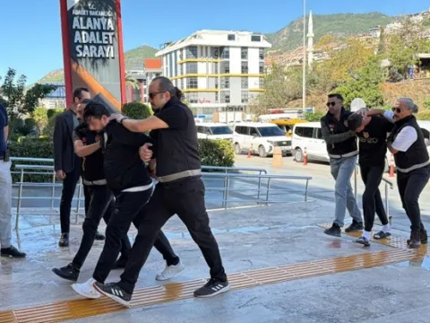 Antalya’da 15 milyon avroluk senet tuzağı: Kaçırma iddiasına 8 gözaltı - fotoğraf 3