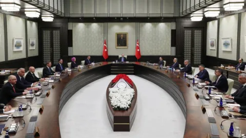 Kabine bugün sıcak başlıklarla toplanıyor