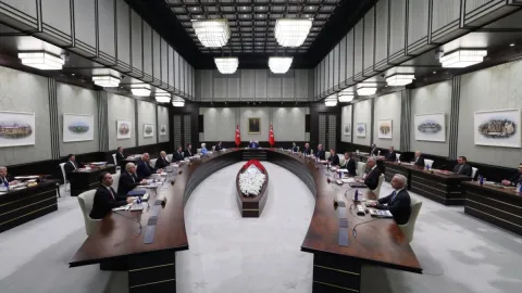 Kabine bugün toplanıyor: Fon soruşturması, ekonomi ve Terörsüz Türkiye gündemde
