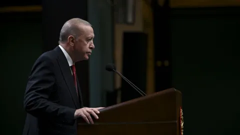 Kabine toplanıyor