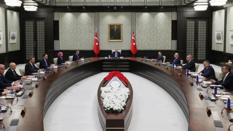 Kabine toplanıyor: Kritik başlıklar masada! Gündem fon soruşturması