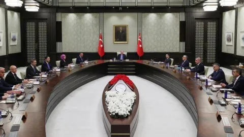 Kabine toplanıyor: Kritik başlıklar masada! Gündem fon soruşturması