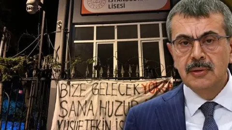 Kadıköy Lisesi ziyareti öncesindeki pankart nedeniyle iki öğrenci gözaltında