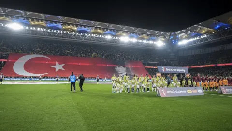 Kadıköy'de 'Yönetim istifa' sesleri