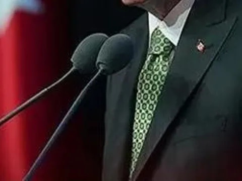 Seyir halindeki cenaze nakil aracından yola tabut düştü - fotoğraf 2
