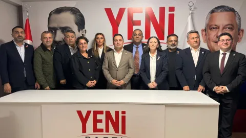 Kağıthane Belediyesi'nde 11 meclis üyesi CHP'den istifa ederek Yeni Parti'ye katıldı