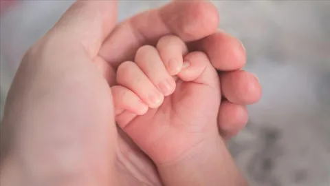 Kalbi atmasına rağmen morgda bırakılan bebek engelli kaldı