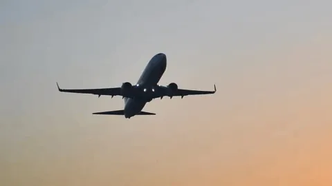 Kalkış anında korku dolu anlar: Antalya'da uçağa yıldırım çarptı