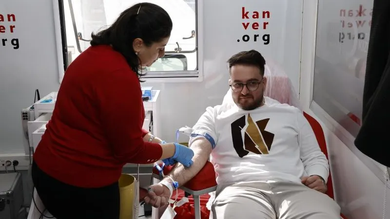 KAN VER HAYAT KURTAR