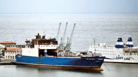 Karadeniz’de Türk ortaklı yük gemisi vuruldu: 2 ölü