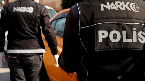 Karavanın altındaki gizli depolardan uyuşturucu çıktı: 2 tutuklama