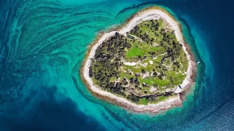 Kardeş ülkenin denizi ada doğurdu: Ama hiçbiri sevinemedi