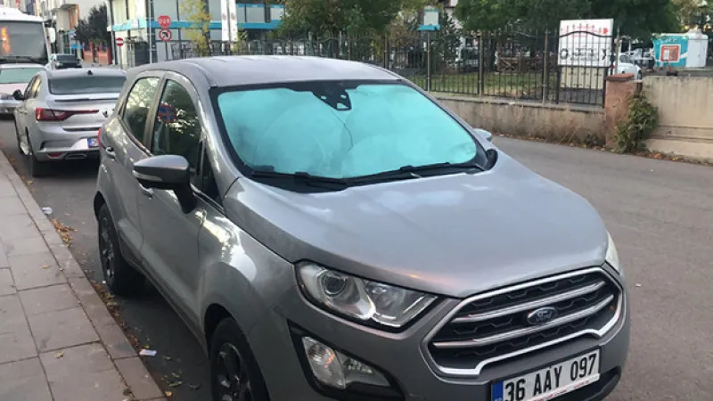 Kars'ta buz kesen sabah! Termometreler eksi 7'yi gördü, araç camları buzla kaplandı
