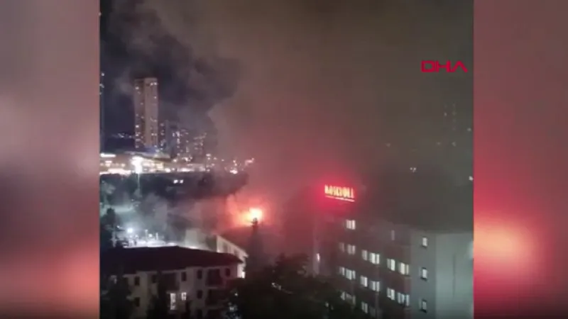 Kartal'da hastane çatısında çıkan yangın kontrol altına alındı