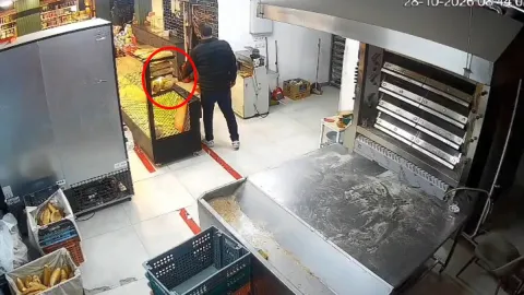 Kasabı bahane etti, fırında yaptıkları kameraya yansıdı
