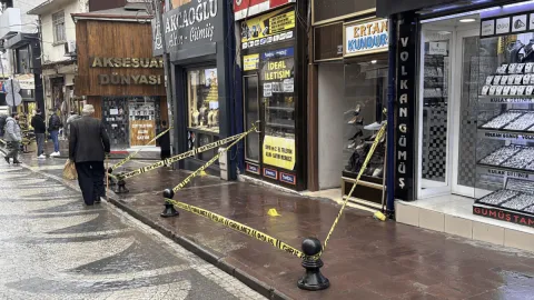 Kastamonu'da sokak ortasında dehşet anları: Av tüfeğini çıkardı, etrafa rastgele kurşun yağdırdı!