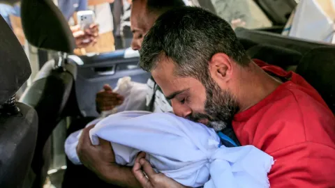 Katil İsrail saldırılarında hayatını kaybeden Filistinlilerin hikayeleri Yaşam Arşivinde sergileniyor