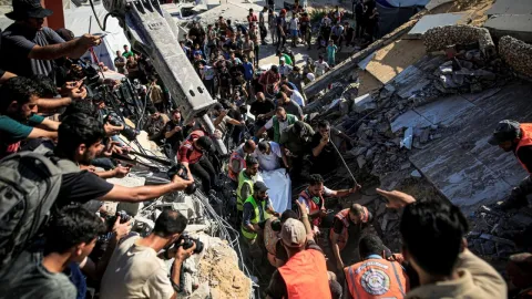 Katil İsrail'in ateşkese rağmen Gazze'ye son 24 saatte düzenlediği saldırılarda 6 kişi hayatını kaybetti