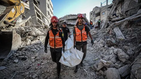 Katil İsrail'in Gazze'ye düzenlediği saldırılarda 3 Filistinli hayatını kaybetti