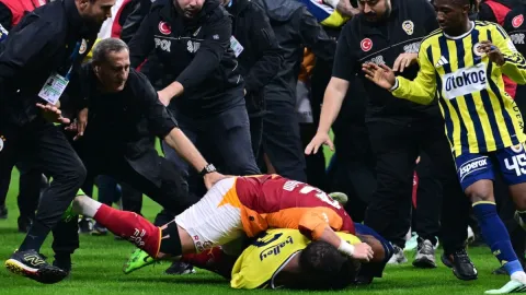 Kavganın bilançosu ağır oldu! 2 kırmızı kart çıktı