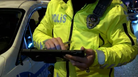 Kayseri'de polisten kaçan ehliyetsiz sürücüye 335 bin lira ceza