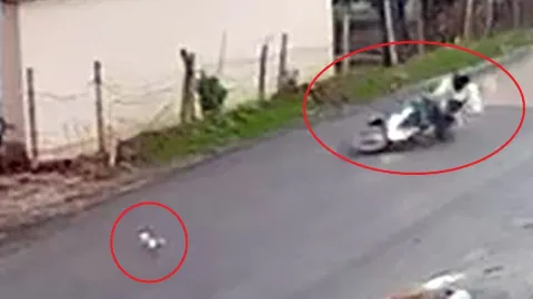 Kediye çarpmamak için manevra yaptı, devrilen motosikletten yaralandı