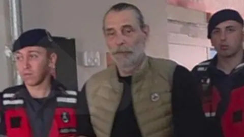 Kelepçeli amirim bitkindi