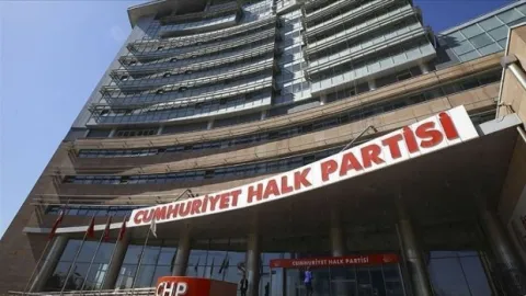 Kemer Belediye Başkanı ve 8 meclis üyesi partisinden istifa etti