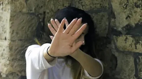Kenti ayağa kaldıran olay! 16 yaşındaki kız çocuğuna kabusu yaşattılar, 15 kişi gözaltında